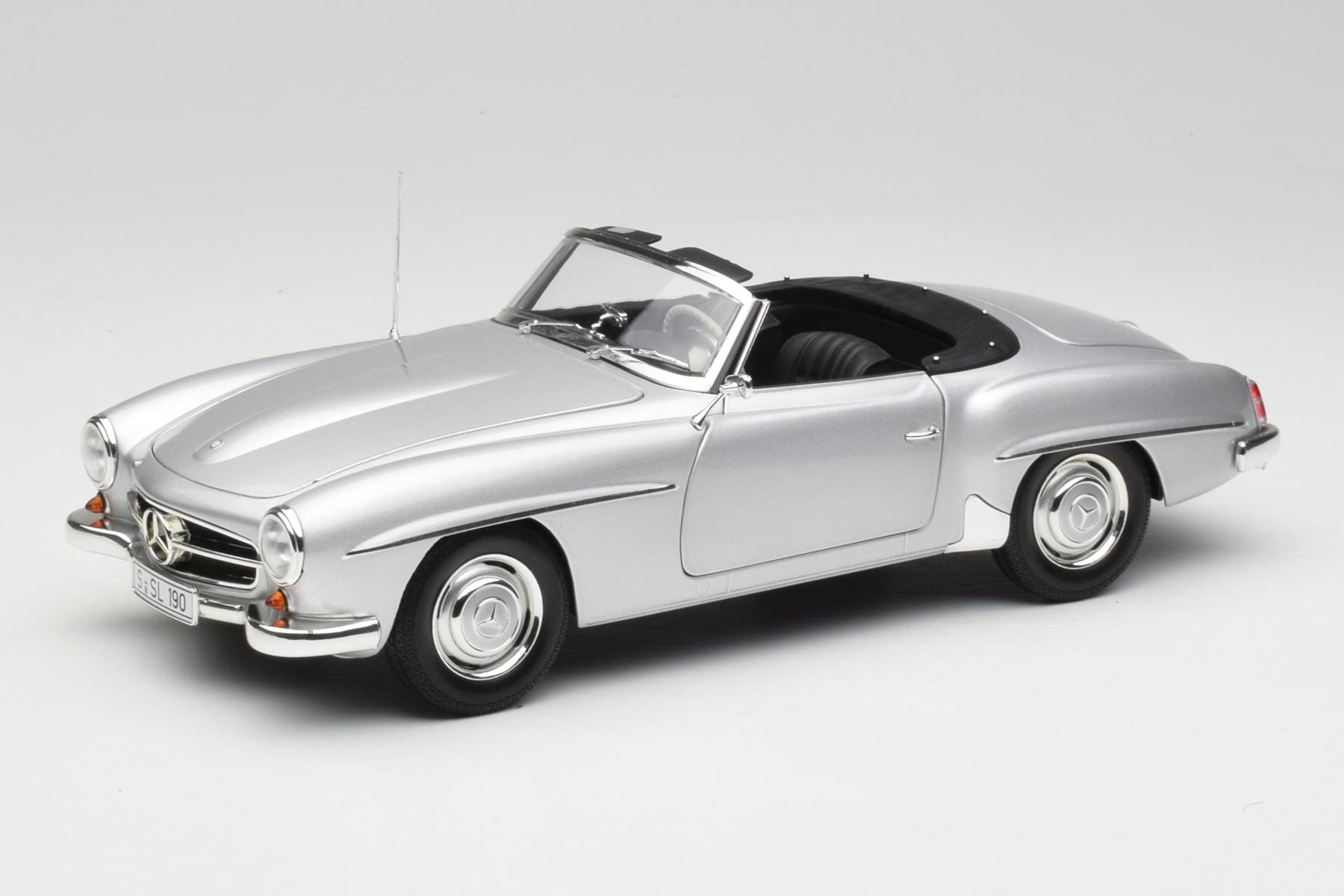 Mercedes 190 SL W121 Silver Grey Minichamps 1:18