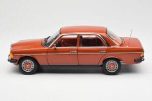 Mercedes 200 W123 English Red Dealer Edition Norev 1:18 B66040653 Diecast - image 4 of 8