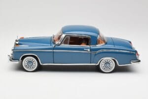 Mercedes 220 SE W128 Blue Sun Star 1:18 3561 Diecast - image 4 of 8