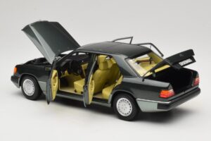 Mercedes 230E W124 Night Green Metallic Norev 1:18 183952 Diecast - image 5 of 8