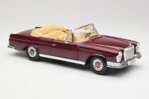Mercedes 280SE W108 Bordeaux Red Maisto 1:18 31811 Diecast - image 6 of 8
