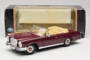 Mercedes 280SE W108 Bordeaux Red Maisto 1:18 31811 Diecast - image 8 of 8