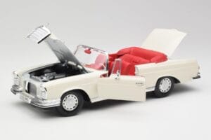 Mercedes 280SE W108 Ivory White Maisto 1:18 50223 Diecast - image 2 of 8