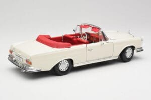 Mercedes 280SE W108 Ivory White Maisto 1:18 50223 Diecast - image 3 of 8