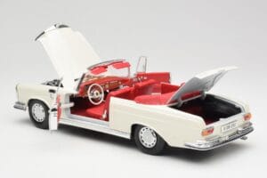 Mercedes 280SE W108 Ivory White Maisto 1:18 50223 Diecast - image 5 of 8