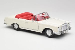 Mercedes 280SE W108 Ivory White Maisto 1:18 50223 Diecast - image 6 of 8
