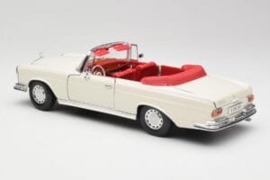 Mercedes 280SE W108 Ivory White Maisto 1:18 50223 Diecast - image 7 of 8