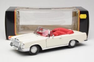 Mercedes 280SE W108 Ivory White Maisto 1:18 50223 Diecast - image 8 of 8