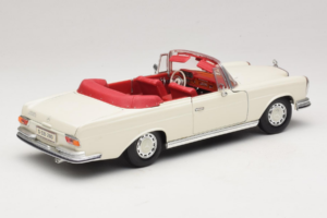 Mercedes 280 SE W108 White Maisto 1:18 52111 Diecast - image 3 of 8