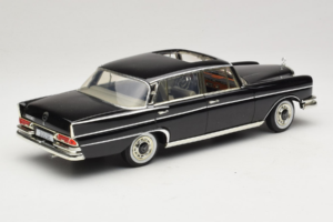 Mercedes 300 SE W112 Black Metallic Revell 1:18 08910 Diecast - image 3 of 8