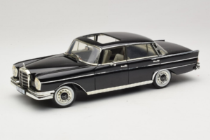 Mercedes 300 SE W112 Black Metallic Revell 1:18 08910 Diecast