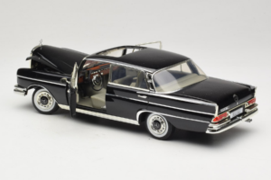 Mercedes 300 SE W112 Black Metallic Revell 1:18 08910 Diecast - image 5 of 8