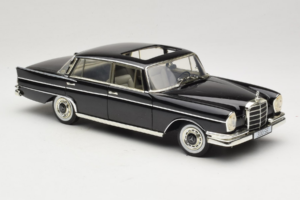 Mercedes 300 SE W112 Black Metallic Revell 1:18 08910 Diecast - image 6 of 8