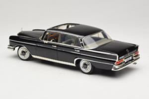 Mercedes 300 SE W112 Black Metallic Revell 1:18 08910 Diecast - image 7 of 8