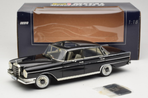 Mercedes 300 SE W112 Black Metallic Revell 1:18 08910 Diecast - image 8 of 8