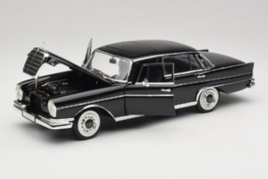 Mercedes 300 SE Black with Figures Revell 1:18 09050 Diecast - image 3 of 9