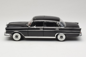 Mercedes 300 SE Black with Figures Revell 1:18 09050 Diecast - image 5 of 9