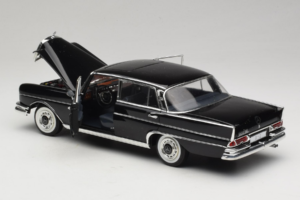 Mercedes 300 SE Black with Figures Revell 1:18 09050 Diecast - image 6 of 9