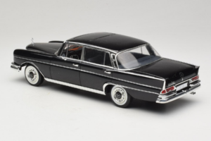 Mercedes 300 SE Black with Figures Revell 1:18 09050 Diecast - image 8 of 9