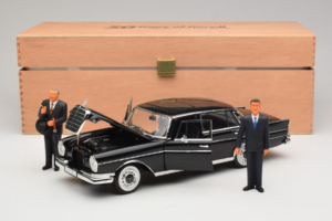 Mercedes 300 SE Black with Figures Revell 1:18 09050 Diecast - image 9 of 9