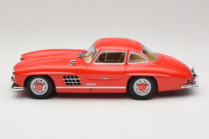 Mercedes 300 SL Gullwing Red Minichamps 1:18 180039001 Diecast - image 4 of 8