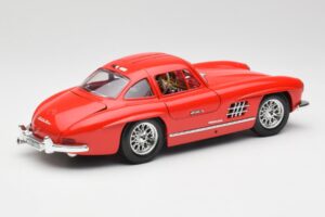 Mercedes 300 SL Red Bburago 1:18 3015 Diecast - image 3 of 8