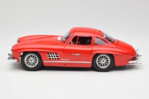 Mercedes 300 SL Red Bburago 1:18 3015 Diecast - image 4 of 8