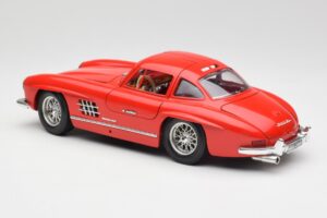 Mercedes 300 SL Red Bburago 1:18 3015 Diecast - image 7 of 8