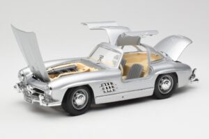Mercedes 300 SL Silver Bburago 1:18 3013 Diecast - image 2 of 8