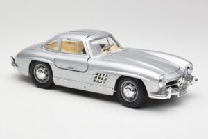 Mercedes 300 SL Silver Bburago 1:18 3013 Diecast - image 6 of 8