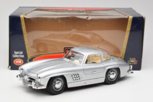 Mercedes 300 SL Silver Bburago 1:18 3013 Diecast - image 8 of 8