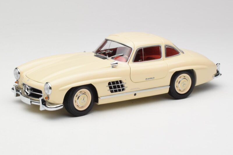 Mercedes 300 SL W198 Cream With Red Interior Minichamps 1:18 Mercedes 300 SL W198 Cream With Red Interior Minichamps 1:18 180039002 Diecast