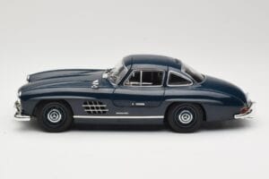 Mercedes 300 SL W198 Gullwing Dark Blue Minichamps 1:18 110037216 Diecast - image 4 of 8