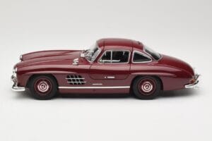 Mercedes 300 SL W198 Gullwing Dark Red Minichamps 1:18 110037218 Diecast - image 4 of 8