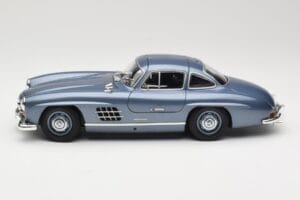 Mercedes 300 SL W198 Gullwing Light Blue Metallic Minichamps 1:18 110037220 Diecast - image 4 of 8