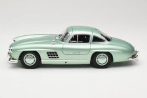 Mercedes 300 SL W198 Gullwing Light Green Metallic Minichamps 1:18 110037221 Diecast - image 4 of 8