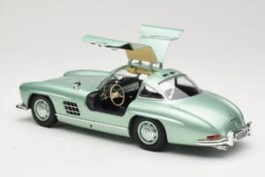 Mercedes 300 SL W198 Gullwing Light Green Metallic Minichamps 1:18 110037221 Diecast - image 5 of 8