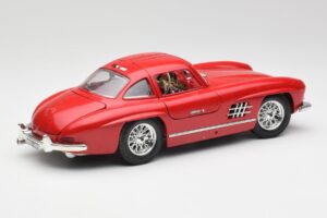 Mercedes 300 SL W198 Red Metallic Bburago 1:18 3013-M1 Diecast - image 3 of 8