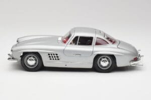 Mercedes 300 SL W198 Gullwing Silver Grey Bburago 1:18 3513 Diecast - image 5 of 8
