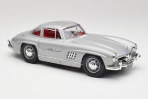 Mercedes 300 SL W198 Gullwing Silver Grey Bburago 1:18 3513 Diecast - image 6 of 8