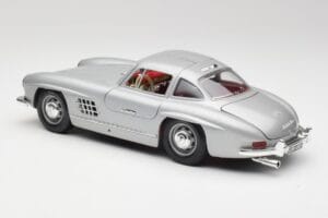 Mercedes 300 SL W198 Gullwing Silver Grey Bburago 1:18 3513 Diecast - image 7 of 8