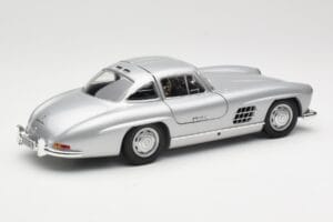 Mercedes 300 SL W198 Gullwing Silver Minichamps 1:18 110037210 Diecast - image 3 of 8