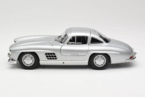 Mercedes 300 SL W198 Gullwing Silver Minichamps 1:18 110037210 Diecast - image 4 of 8