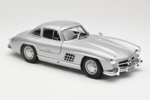 Mercedes 300 SL W198 Gullwing Silver Minichamps 1:18 110037210 Diecast - image 6 of 8