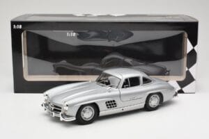 Mercedes 300 SL W198 Gullwing Silver Minichamps 1:18 110037210 Diecast - image 8 of 8