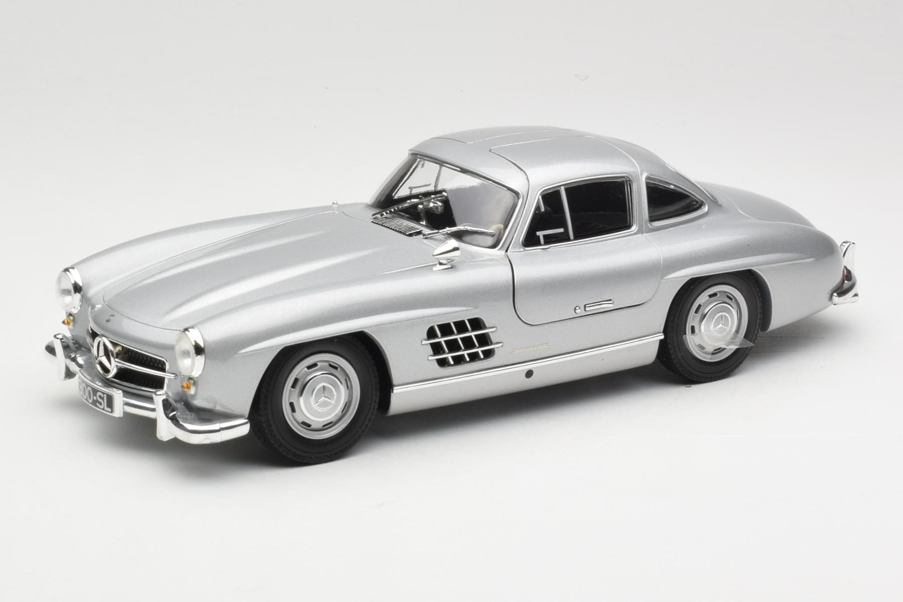 Mercedes 300 SL W198 Gullwing Silver Minichamps 1:18