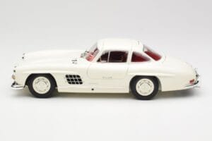 Mercedes 300 SL W198 White Minichamps 1:18 180039006 Diecast - image 4 of 8