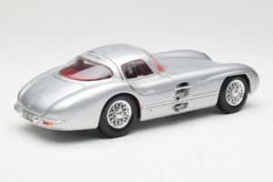 Mercedes 300 SLR Uhlenhaut Coupe Silver Maisto 1:18 536898 Diecast - image 3 of 8