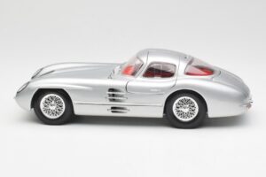 Mercedes 300 SLR Uhlenhaut Coupe Silver Maisto 1:18 536898 Diecast - image 4 of 8