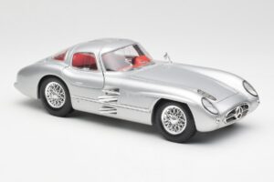 Mercedes 300 SLR Uhlenhaut Coupe Silver Maisto 1:18 536898 Diecast - image 6 of 8